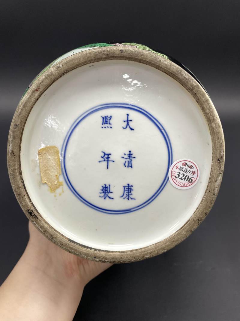 清晚期 墨地素三彩三国演义之铜雀台人物故事图棒槌瓶 - 图11