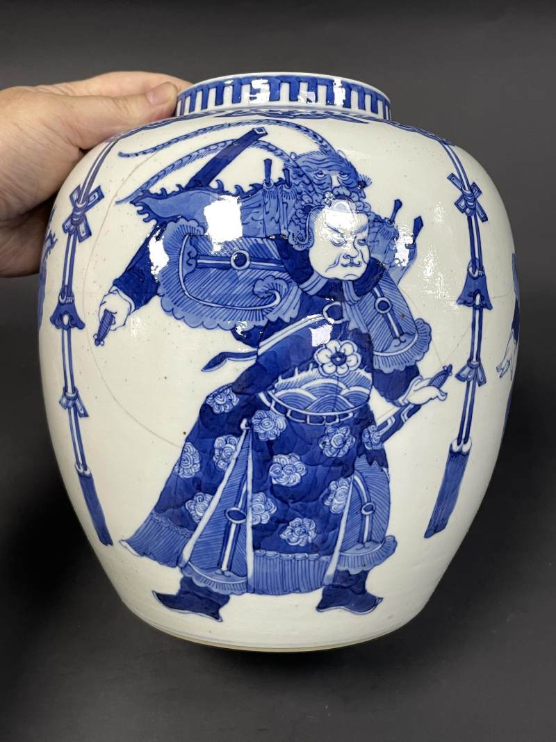 清晚期 青花刀马人物纹罐 - 图4
