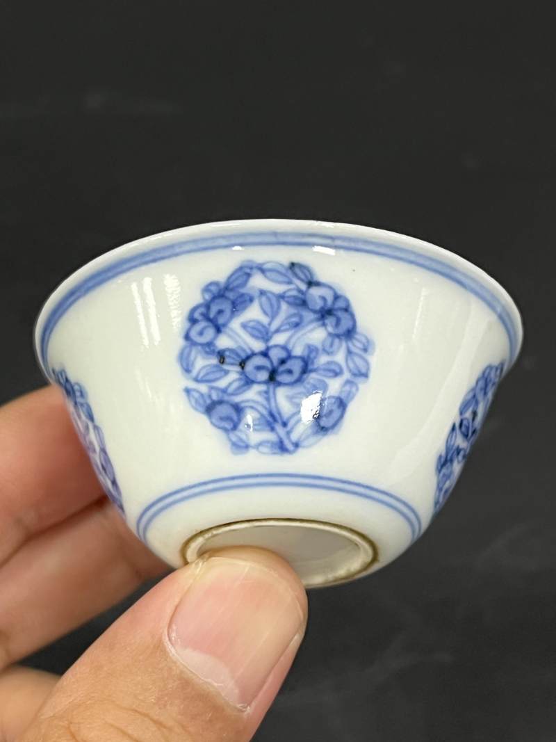明末清初 青花团花纹杯三只 - 图4
