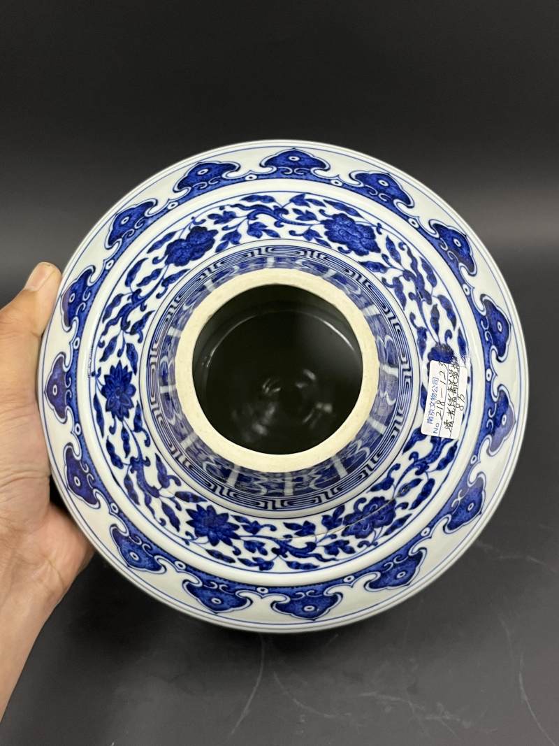 清光绪 青花缠枝莲纹赏瓶 - 图5