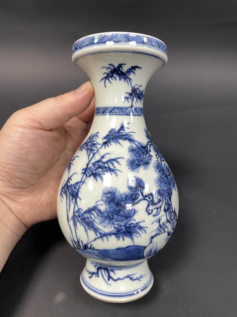 清雍正 青花岁寒三友图小琵琶尊 - 图3