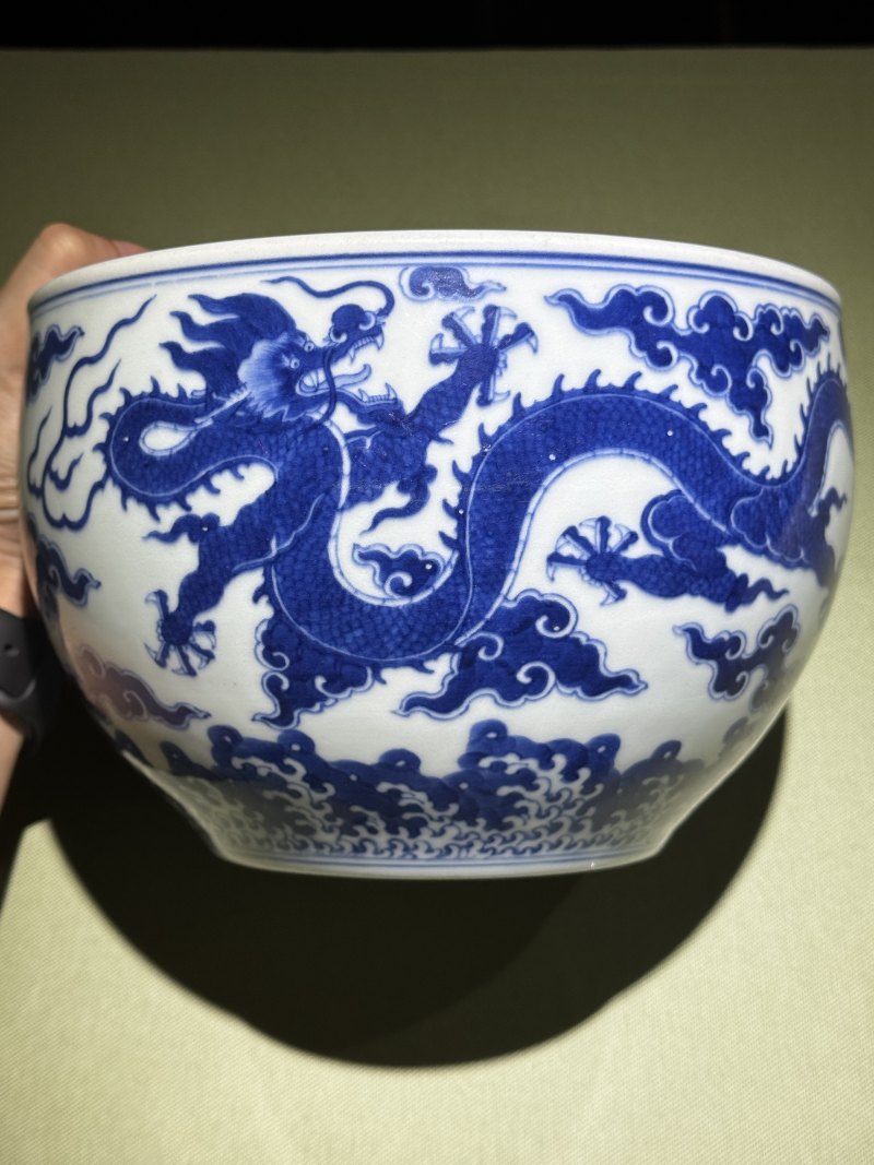 清乾隆 青花云龙纹案缸 - 图6