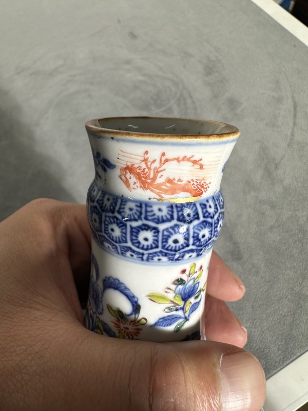 清乾隆 青花加彩开窗山水人物瓶 - 图15