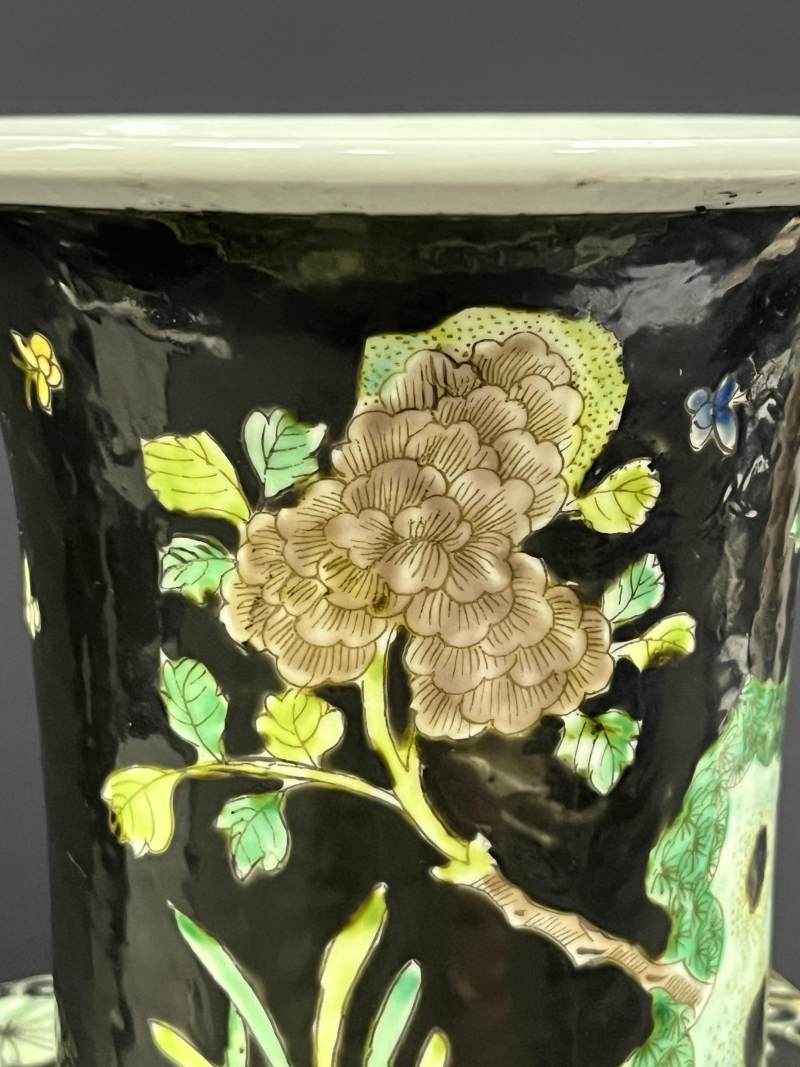 清晚期 墨地素三彩四季花卉纹天圆地方瓶一对 - 图28