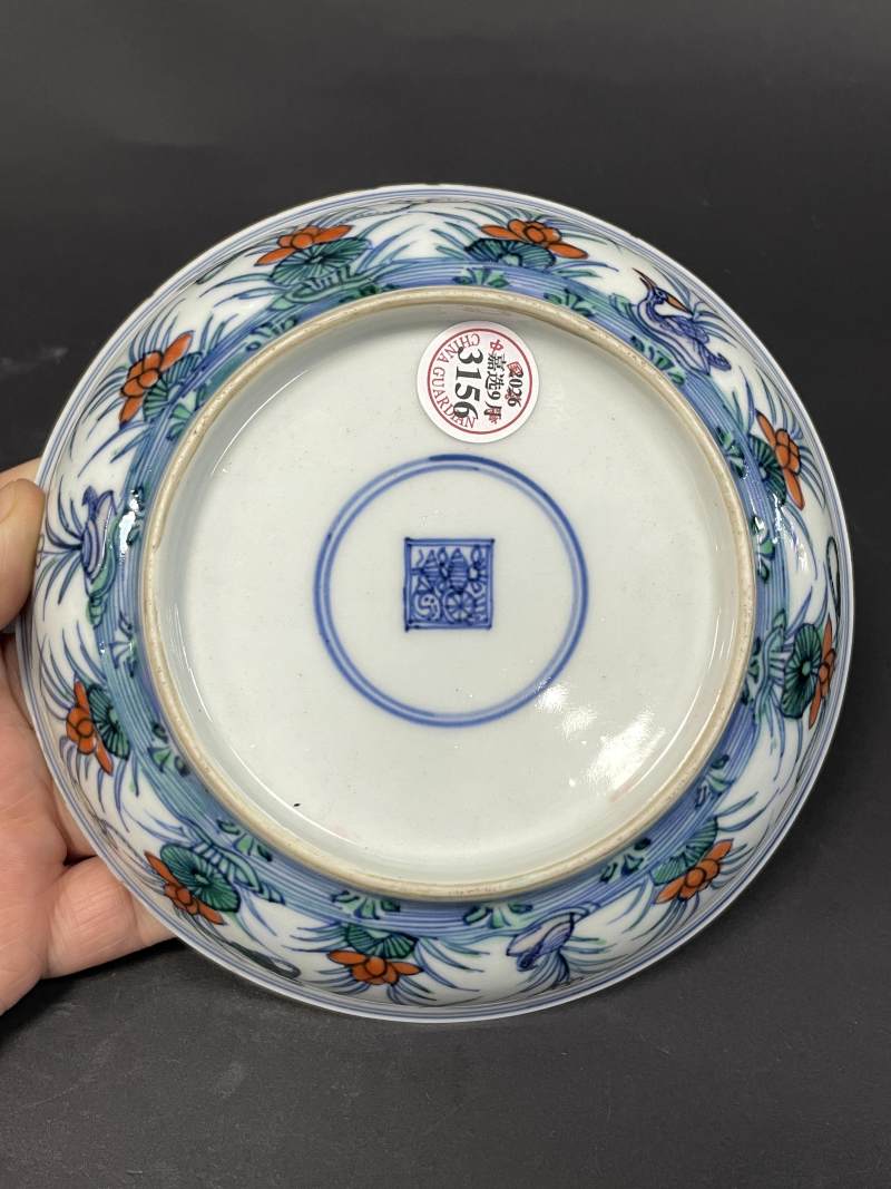 清雍正 斗彩荷塘鸳鸯纹盘 - 图8