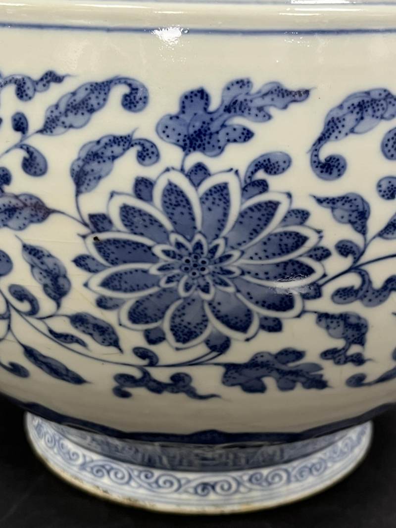 清晚期 青花缠枝莲纹赏瓶 - 图8