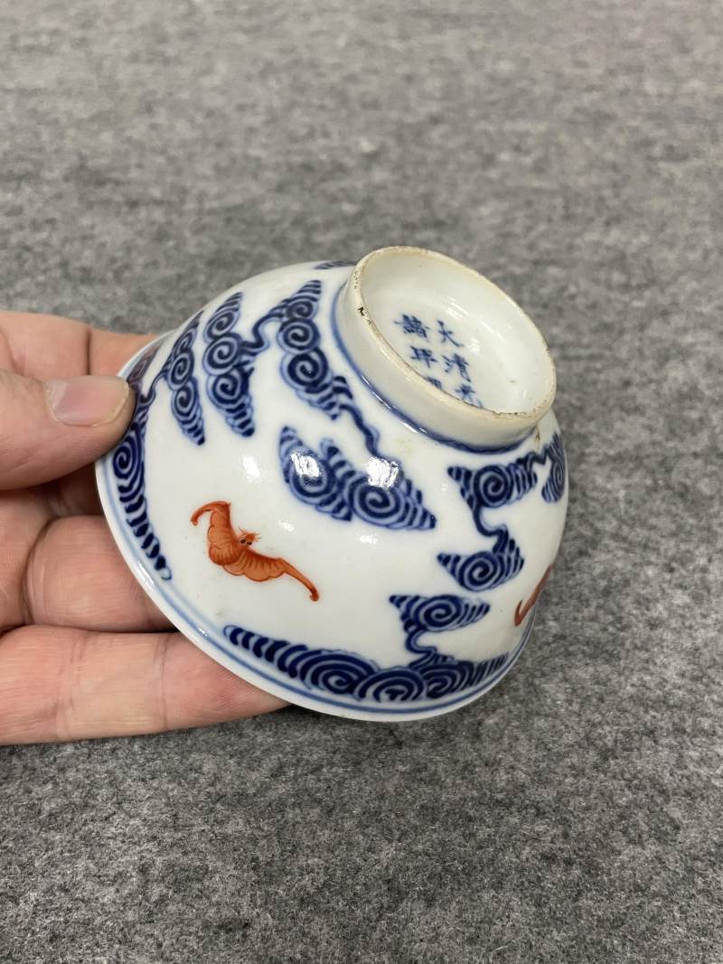 清光绪 青花矾红洪福齐天图杯、碗、盖碗、盘、匙八十三只 - 图50
