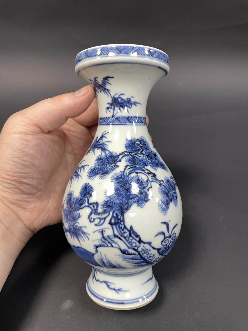 清雍正 青花岁寒三友图小琵琶尊 - 图4