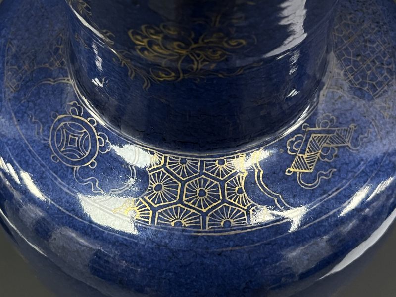 清康熙 洒蓝釉描金喜鹊登梅图棒槌瓶 - 图10