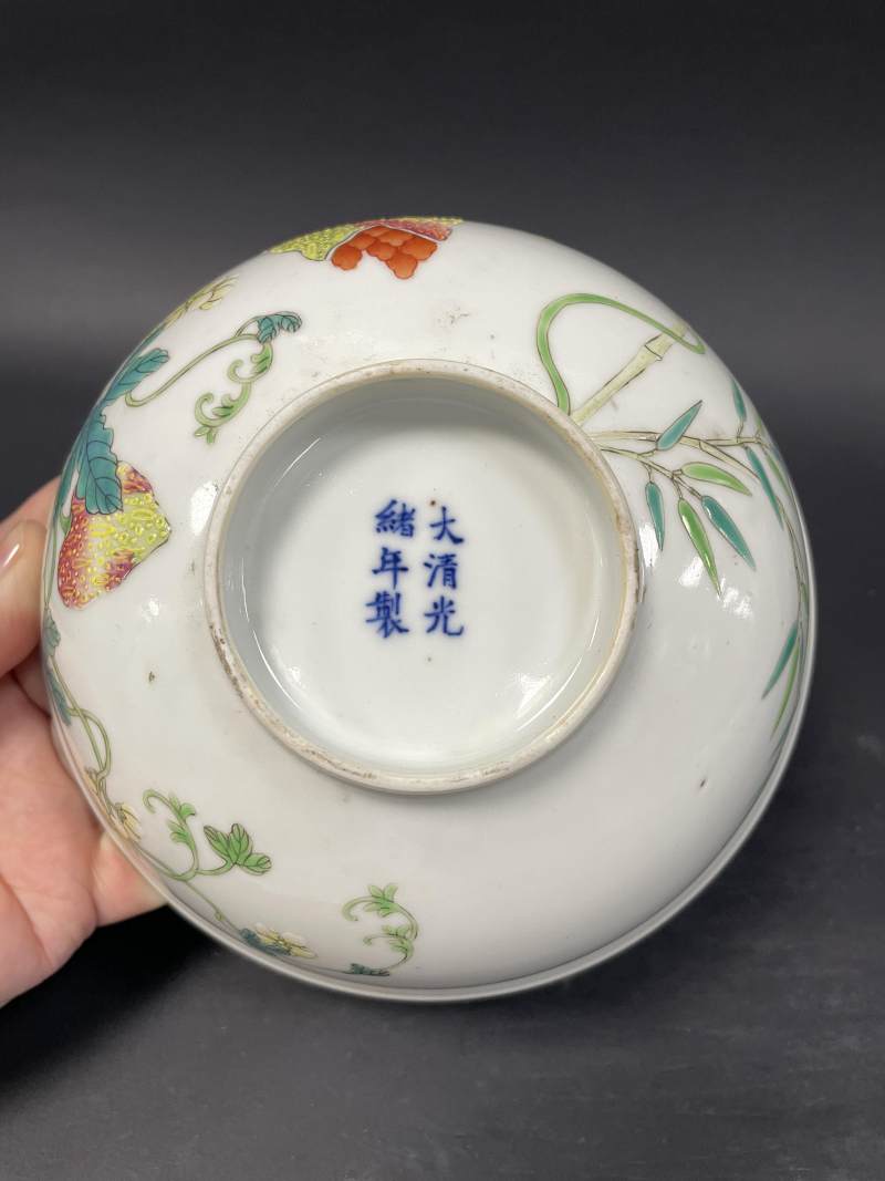 清光绪 粉彩过枝癞瓜纹大碗一对 - 图26
