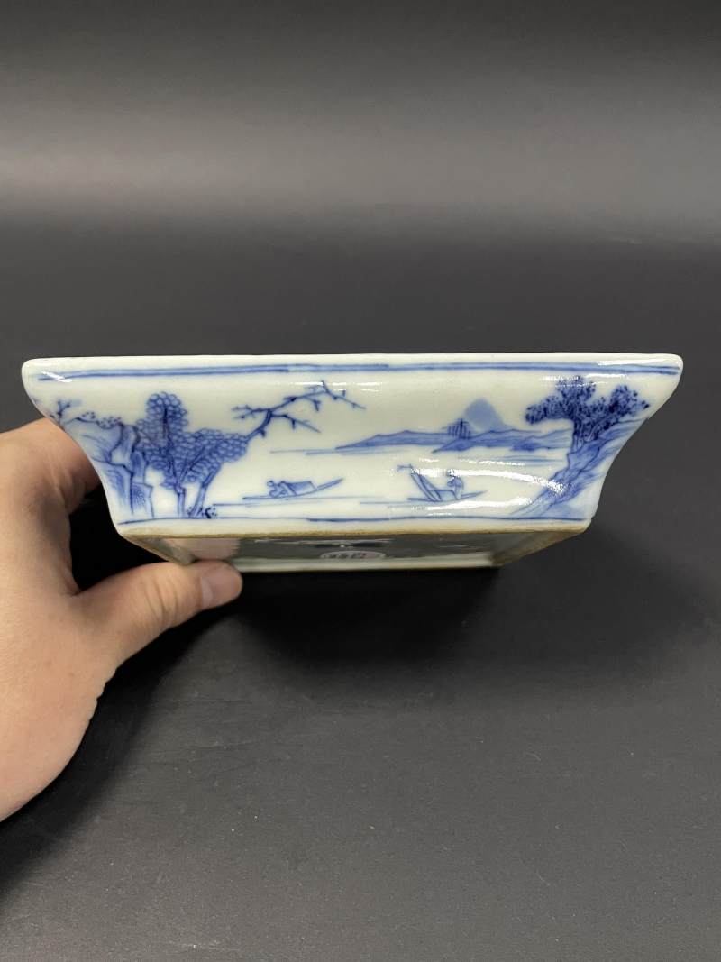 清嘉庆 青花瓜瓞连绵山水人物纹方盘 - 图9