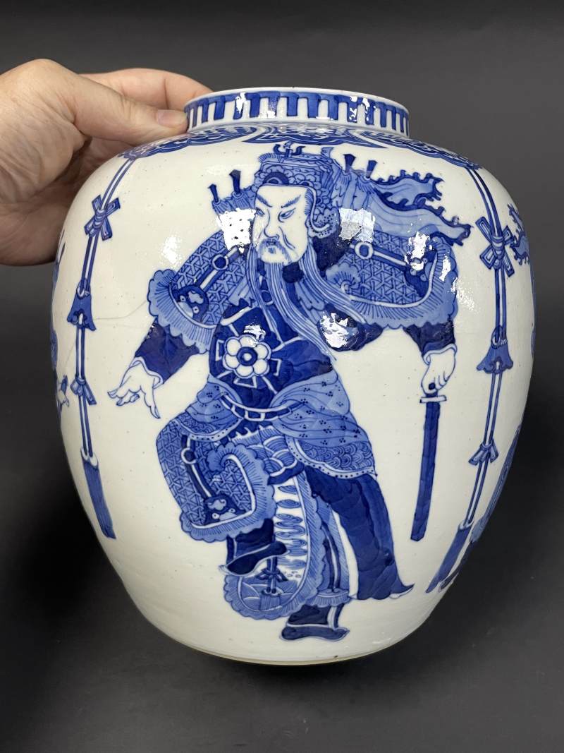 清晚期 青花刀马人物纹罐 - 图5
