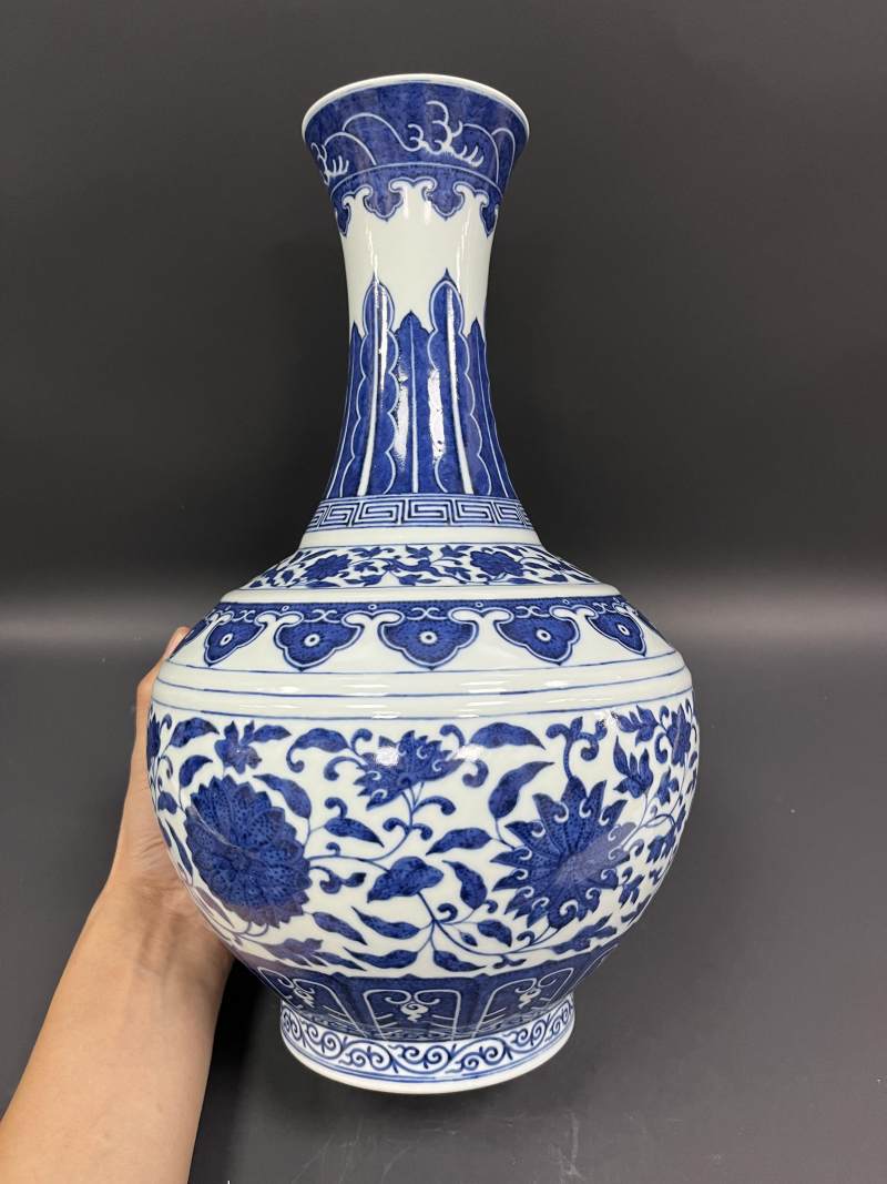 清光绪 青花缠枝莲纹赏瓶 - 图4