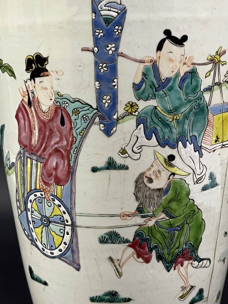 清雍正 粉彩掷果盈车人物故事图棒槌瓶 - 图10