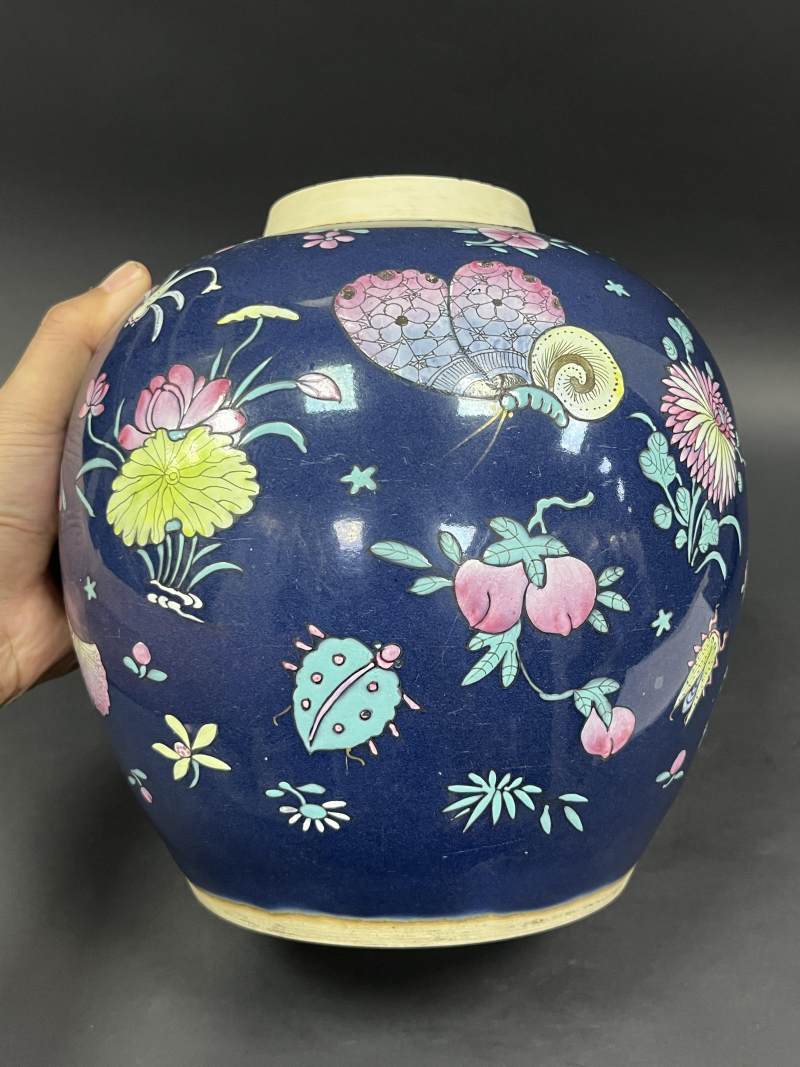 清中期 蓝釉粉彩花蝶纹罐一对 - 图22