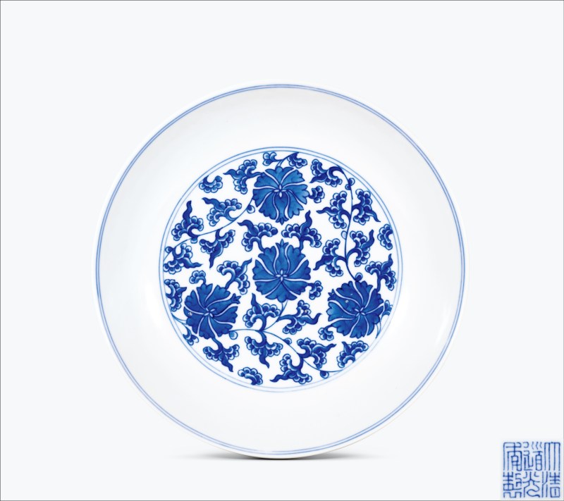 清道光 青花缠枝花卉纹盘