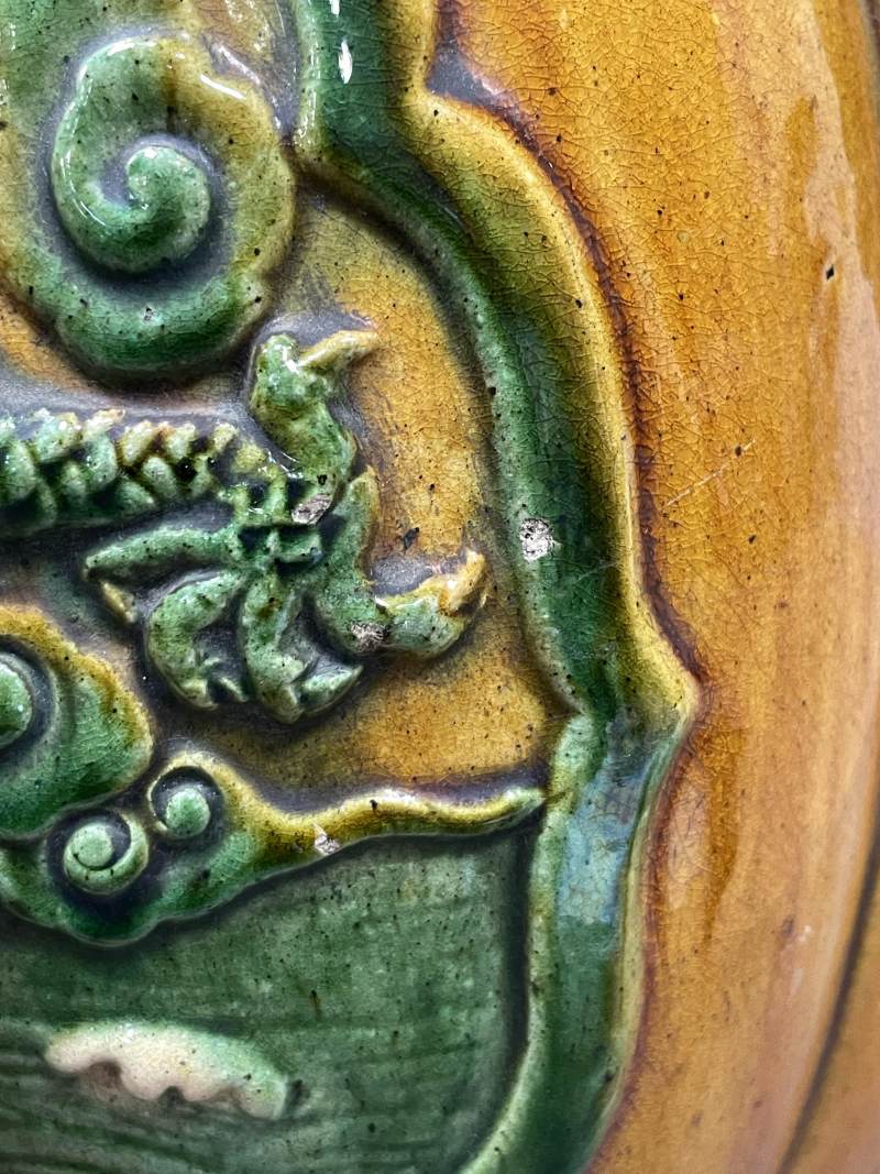 清 珐华鱼化龙纹海棠形狮耳大尊 - 图14