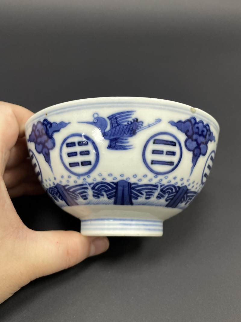 清光绪 青花八卦云鹤纹碗 - 图2