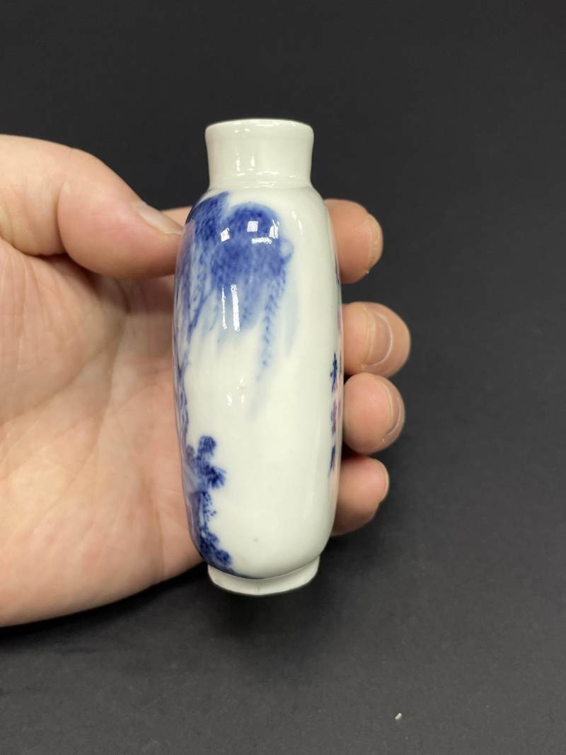 清光绪十七年（1891年） 青花神仙人物诗文烟壶 - 图3