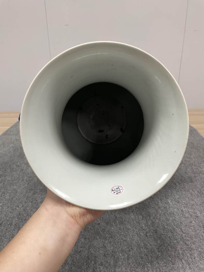 清晚期 青花缠枝莲开光山水人物纹铺首尊 - 图6