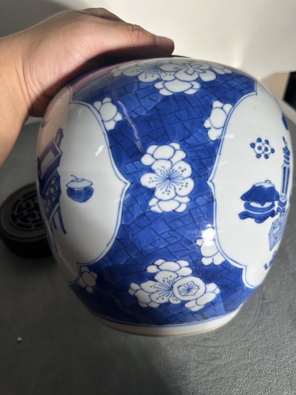 清康熙 青花冰梅开窗博古纹罐 - 图9