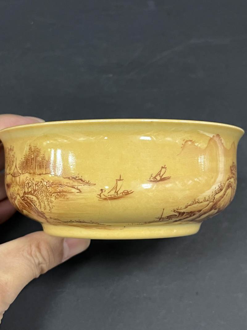 清乾隆 米黄地矾红山水纹仿扎古扎雅木碗 - 图3
