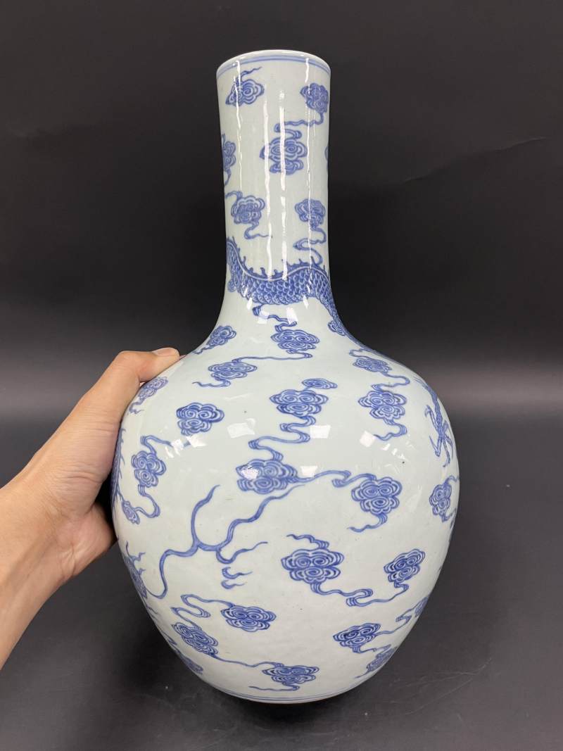 清雍正-乾隆 青花云龙纹小天球瓶 - 图5