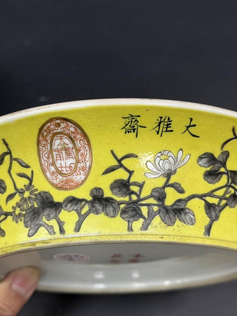 清晚期 黄地墨彩菊花纹花盆带奁一对 - 图38