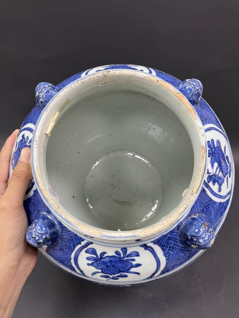 明晚期 青花锦地如意开光花卉纹四系盖罐 - 图8