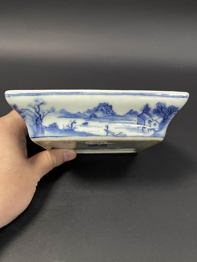 清嘉庆 青花瓜瓞连绵山水人物纹方盘 - 图11