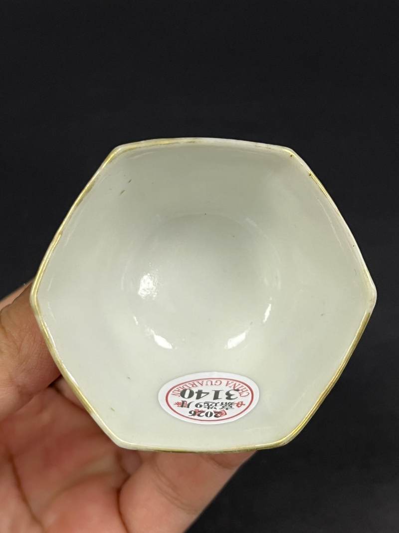 清嘉庆 粉彩十二花神图六方杯 - 图2