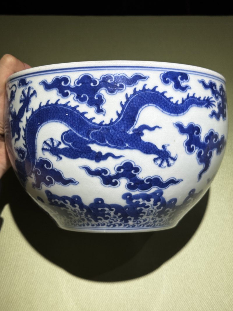 清乾隆 青花云龙纹案缸 - 图7