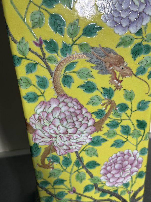 清晚期 黄地粉彩游龙花卉四方箭筒 - 图7