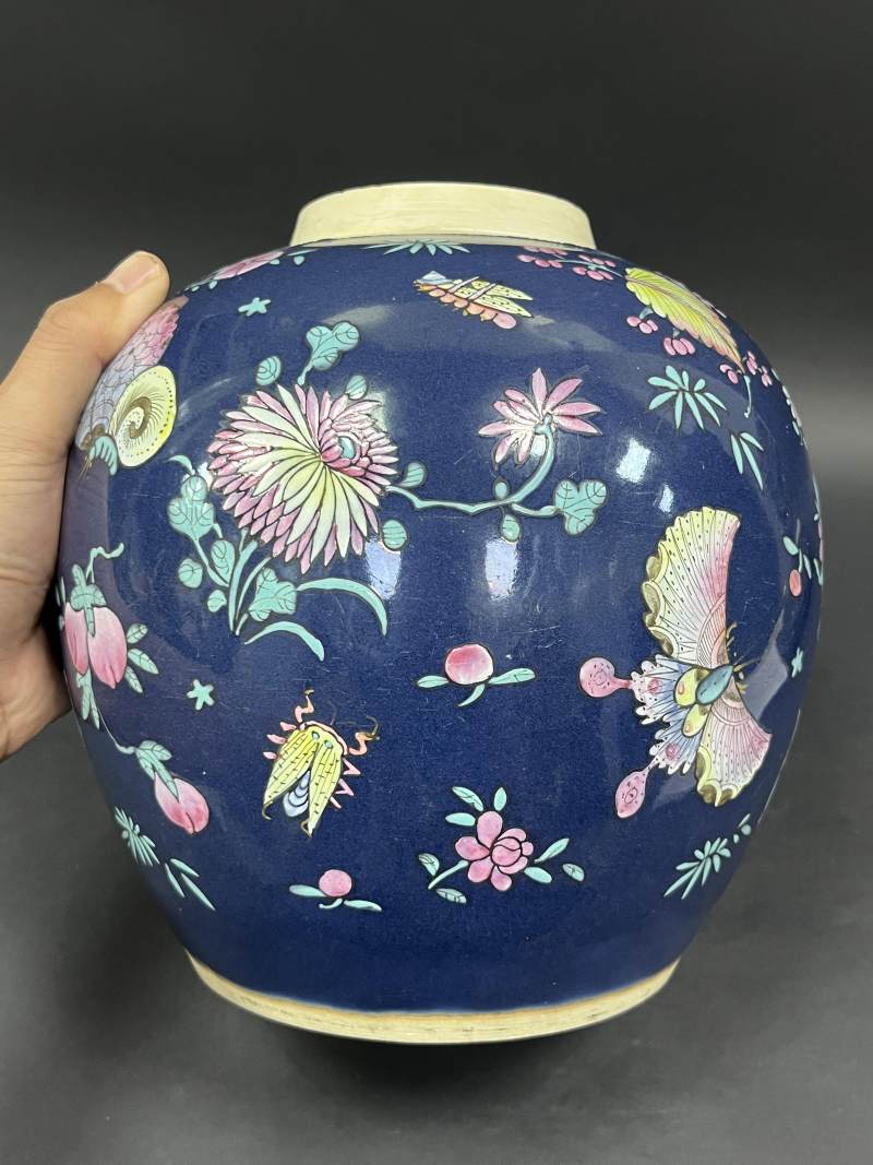 清中期 蓝釉粉彩花蝶纹罐一对 - 图23