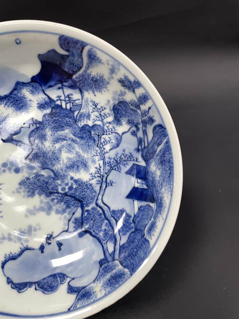 清康熙早期 青花披麻皴山水人物纹盘 - 图4