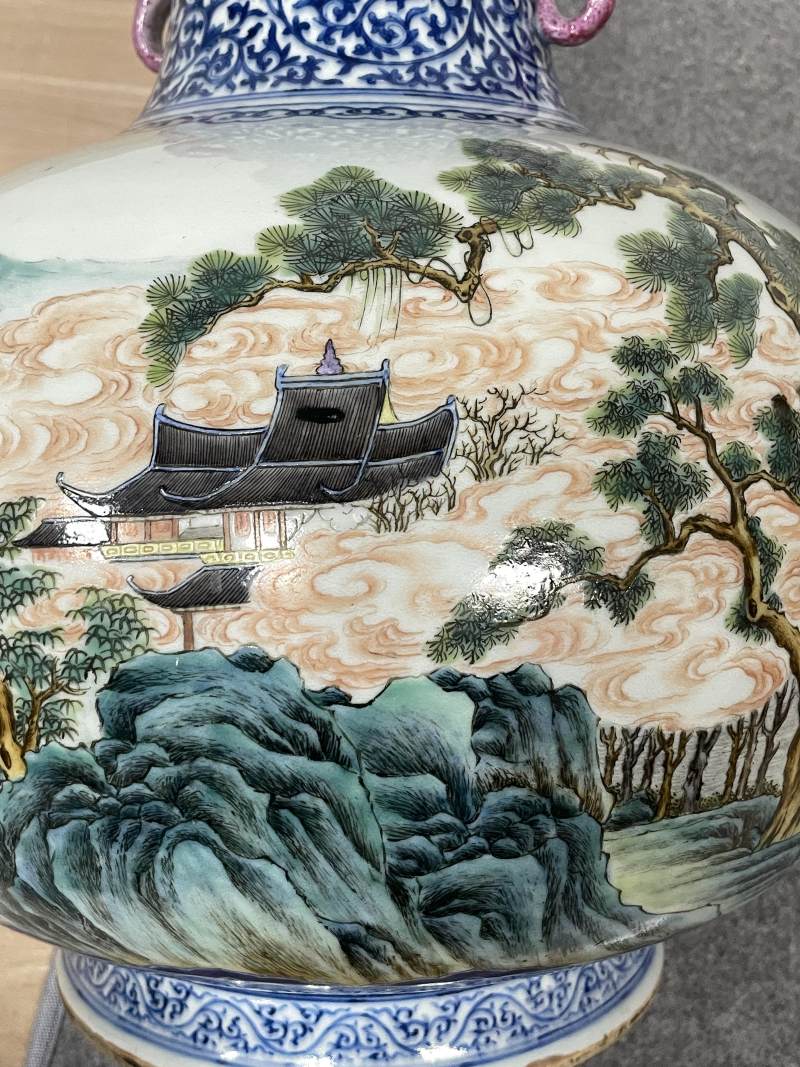 清晚期 青花缠枝莲纹开光粉彩山水人物纹螭耳尊 - 图14
