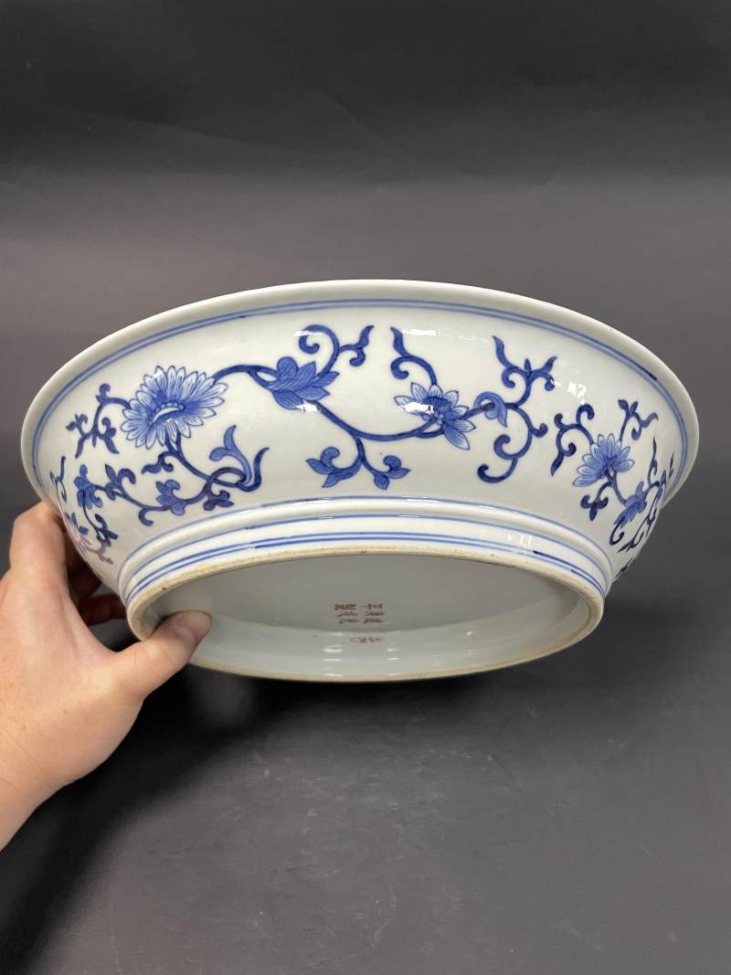 清道光 青花缠枝花卉纹折沿洗 - 图6