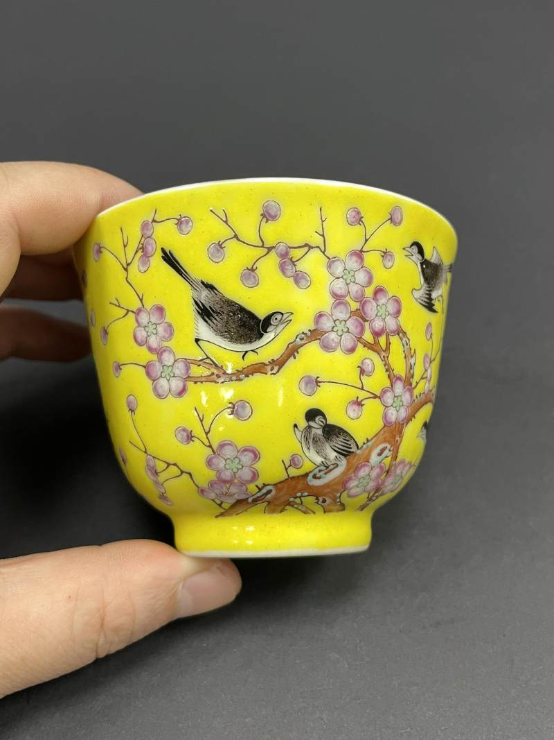 清光绪 黄地粉彩喜鹊登梅图杯 - 图5