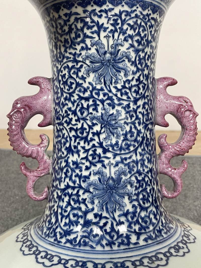 清晚期 青花缠枝莲纹开光粉彩山水人物纹螭耳尊 - 图15