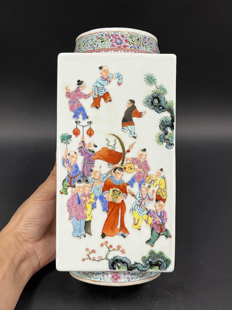 民国 粉彩百子婴戏图琮式瓶 - 图5