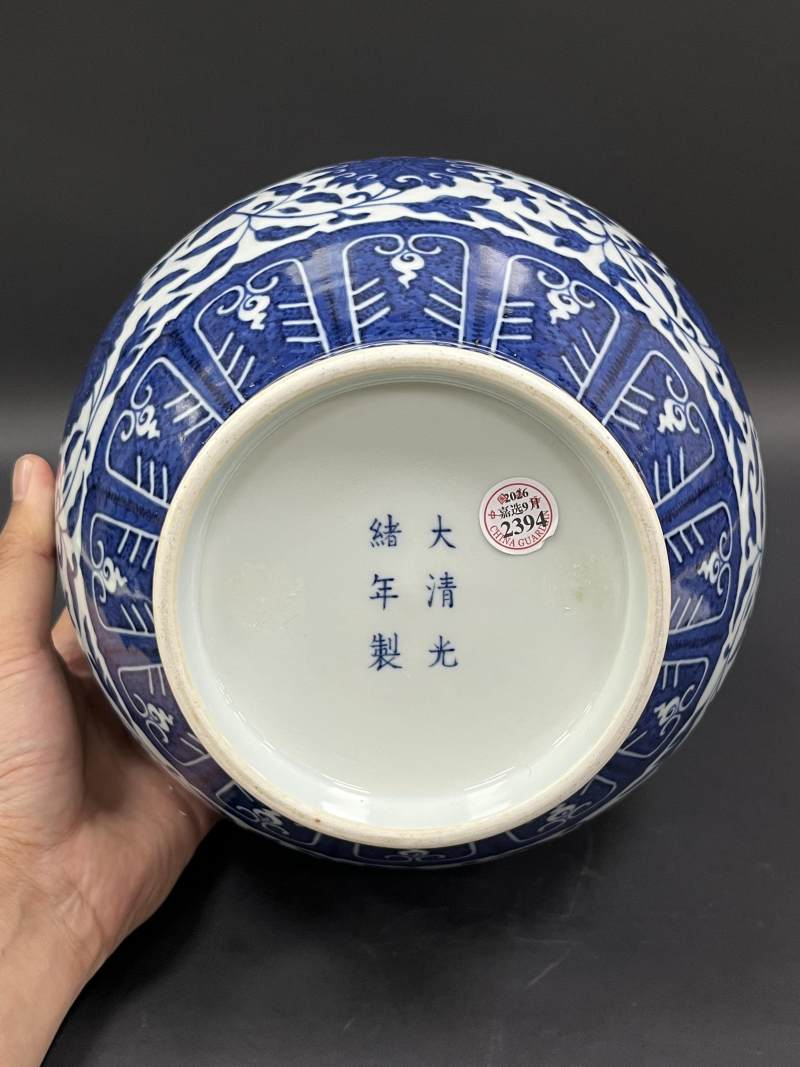 清光绪 青花缠枝莲纹赏瓶 - 图7