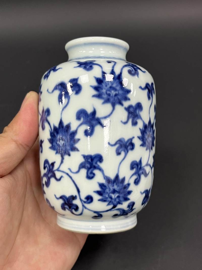 清雍正 青花缠枝莲纹小罐 - 图4