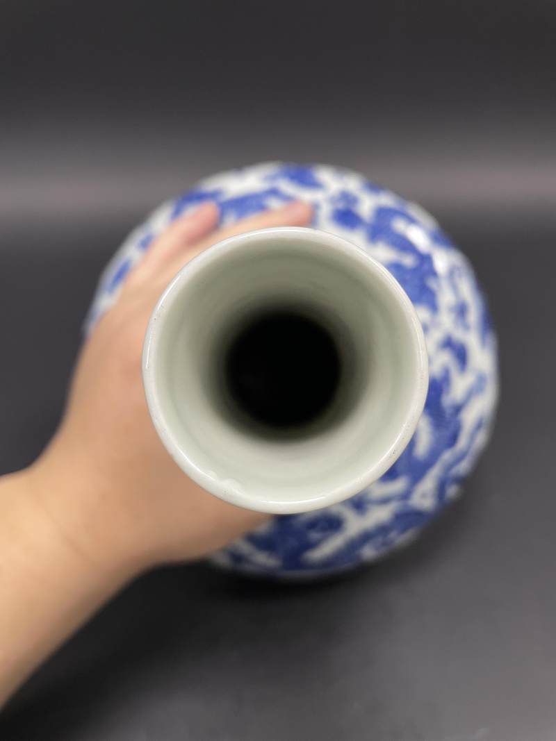 清道光 青花九龙图荸荠瓶 - 图8