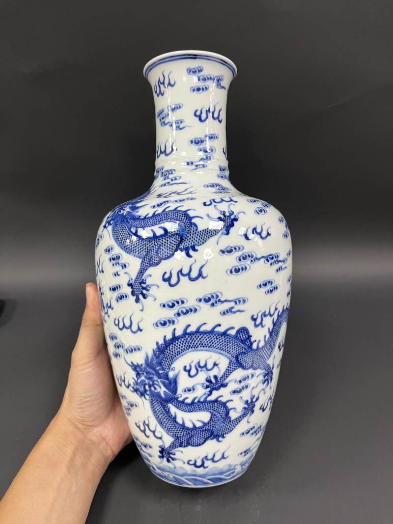 清晚期 青花云龙纹大莱菔瓶 - 图2