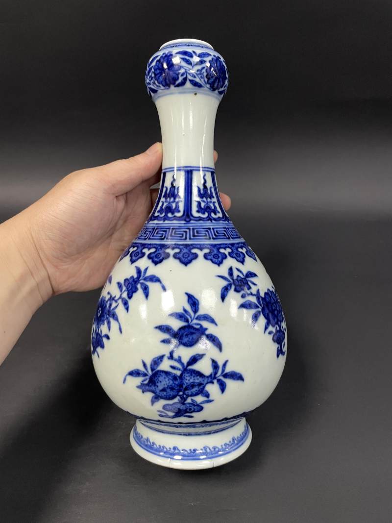 清中期 青花折枝花果纹蒜头瓶 - 图4