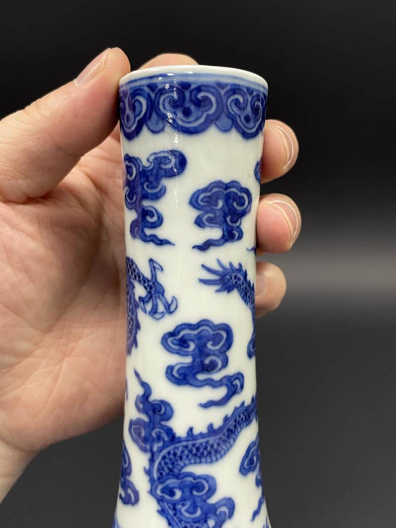 清道光 青花九龙图荸荠瓶 - 图7