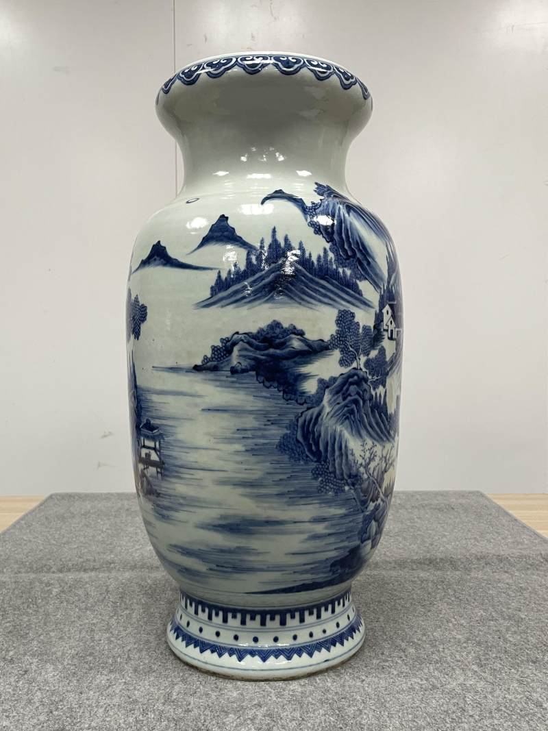 清中期 青花山水人物纹大灯笼瓶一对 - 图6