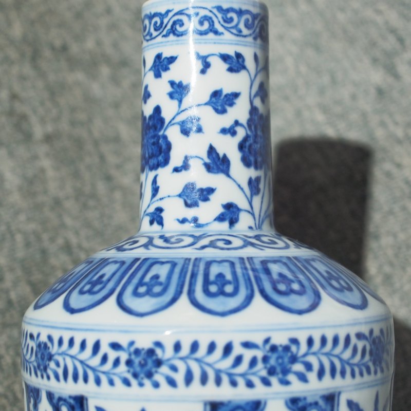 清乾隆 青花折枝花卉纹锥瓶 - 图18