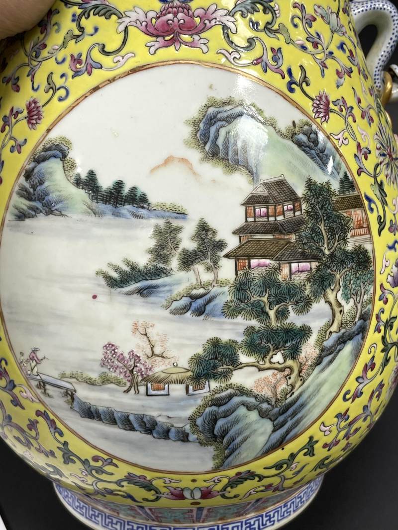 清晚期 黄地粉彩缠枝花卉开光山水人物纹福寿如意耳尊 - 图11