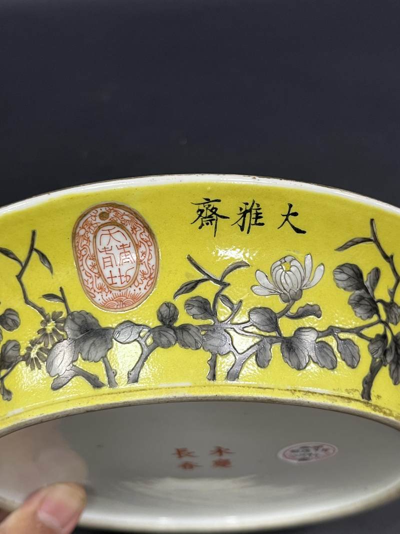 清晚期 黄地墨彩菊花纹花盆带奁一对 - 图19